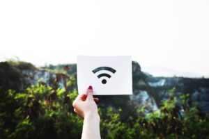 無制限WiFiでゲーム向けのpingが良いサービスはどれですか？